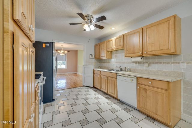 206 Persimmon Lane, Jonesborough, TN 37659