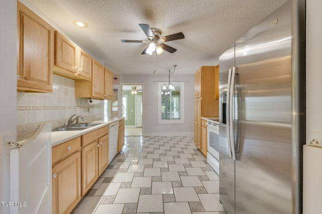 206 Persimmon Lane, Jonesborough, TN 37659