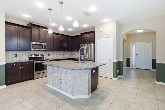 4738 WOODS LANDING LANE, Tampa, FL 33619