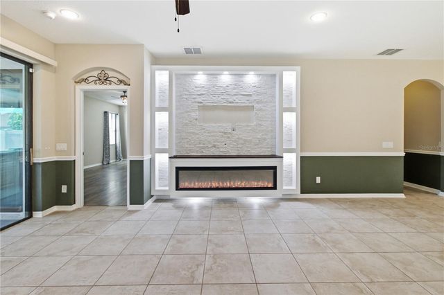 4738 WOODS LANDING LANE, Tampa, FL 33619