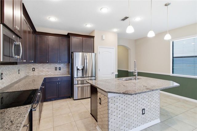 4738 WOODS LANDING LANE, Tampa, FL 33619