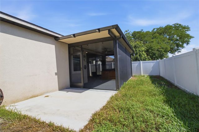 4738 WOODS LANDING LANE, Tampa, FL 33619
