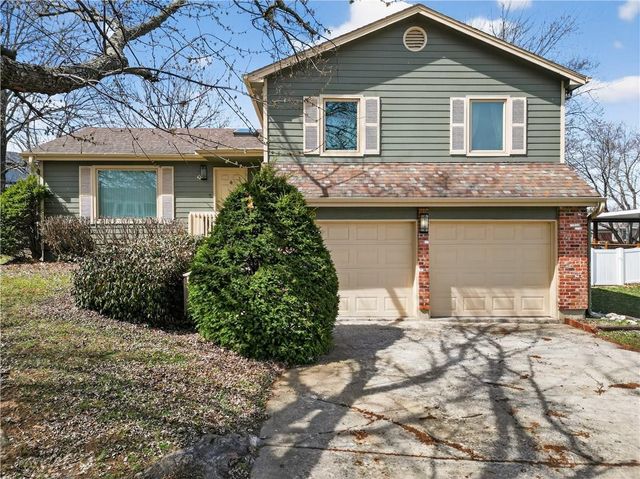 15200 W Ellsworth Court, Olathe, KS 66062