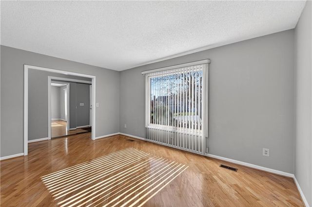 15200 W Ellsworth Court, Olathe, KS 66062