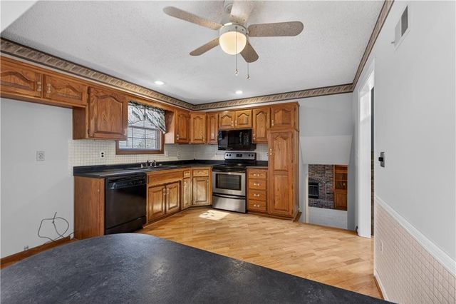 15200 W Ellsworth Court, Olathe, KS 66062