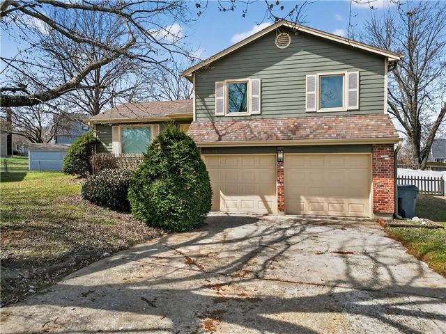 15200 W Ellsworth Court, Olathe, KS 66062