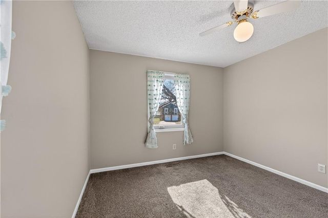 15200 W Ellsworth Court, Olathe, KS 66062