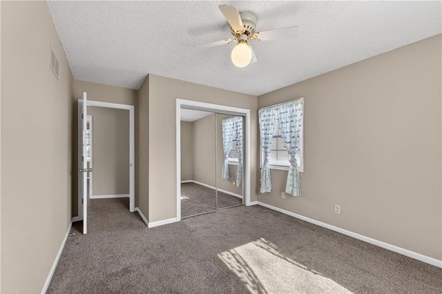 15200 W Ellsworth Court, Olathe, KS 66062