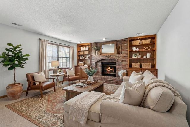 15200 W Ellsworth Court, Olathe, KS 66062