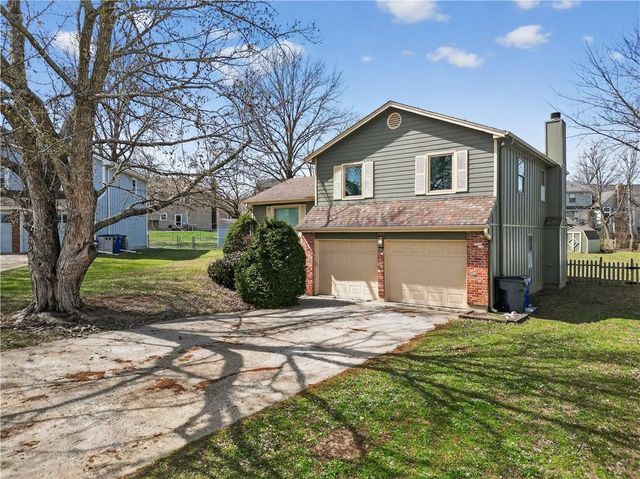 15200 W Ellsworth Court, Olathe, KS 66062