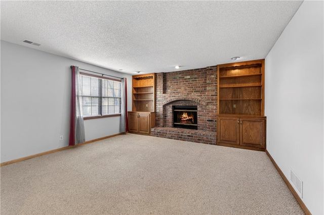 15200 W Ellsworth Court, Olathe, KS 66062