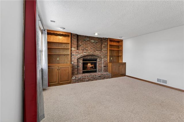 15200 W Ellsworth Court, Olathe, KS 66062