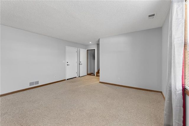 15200 W Ellsworth Court, Olathe, KS 66062