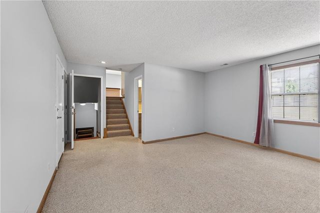 15200 W Ellsworth Court, Olathe, KS 66062