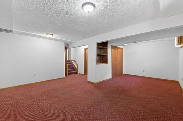 15200 W Ellsworth Court, Olathe, KS 66062