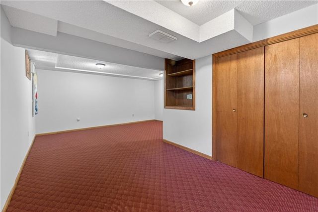 15200 W Ellsworth Court, Olathe, KS 66062