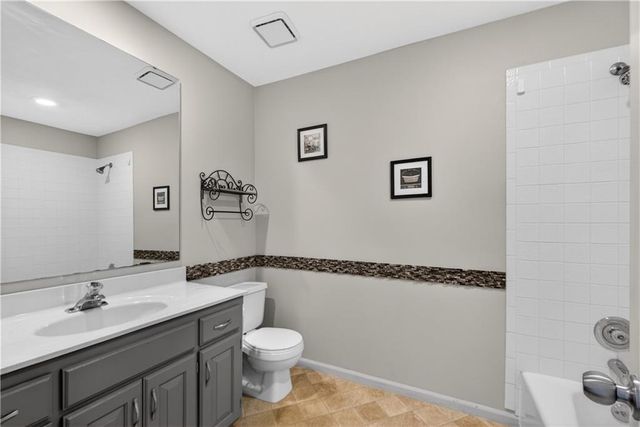 15200 W Ellsworth Court, Olathe, KS 66062