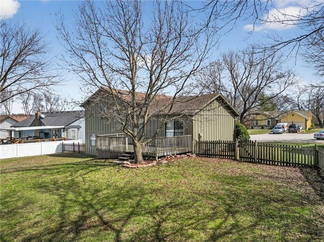 15200 W Ellsworth Court, Olathe, KS 66062