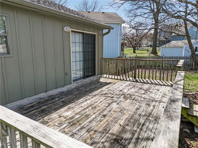 15200 W Ellsworth Court, Olathe, KS 66062