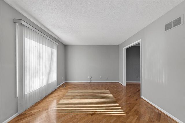 15200 W Ellsworth Court, Olathe, KS 66062