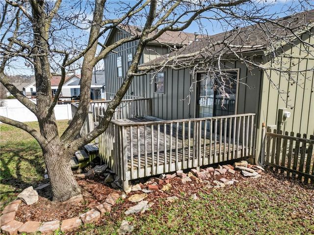 15200 W Ellsworth Court, Olathe, KS 66062