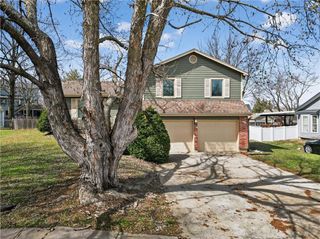 15200 W Ellsworth Court, Olathe, KS 66062