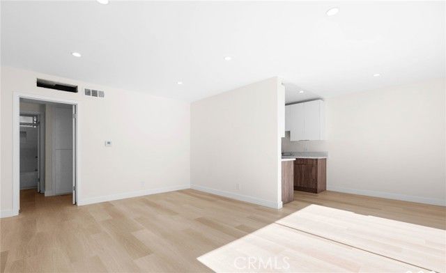 7961 Willis Avenue 17, Panorama City (los Angeles), CA 91402