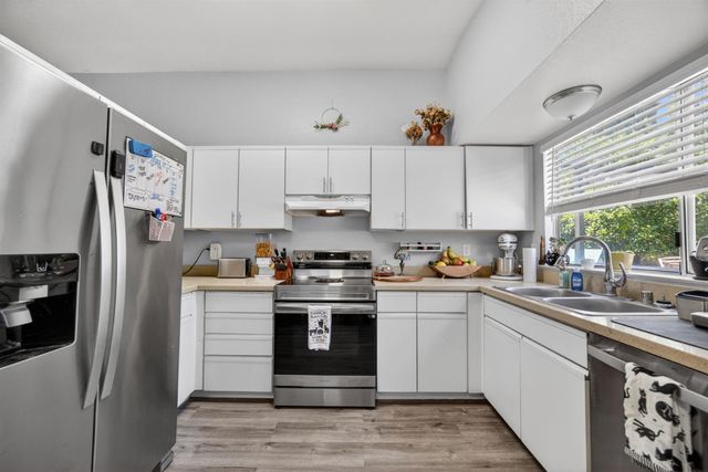 137 Majorca Cir, Sacramento, CA 95823