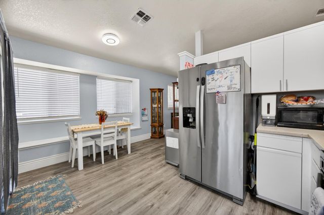137 Majorca Cir, Sacramento, CA 95823