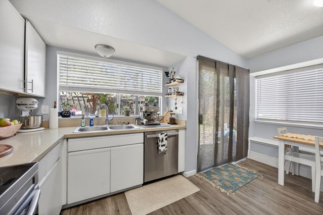 137 Majorca Cir, Sacramento, CA 95823
