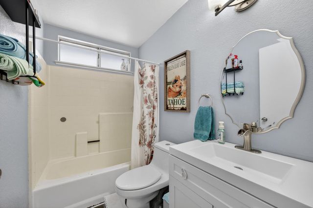 137 Majorca Cir, Sacramento, CA 95823
