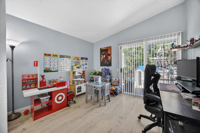 137 Majorca Cir, Sacramento, CA 95823
