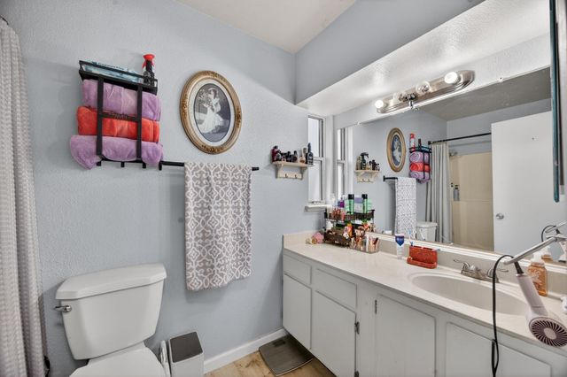 137 Majorca Cir, Sacramento, CA 95823