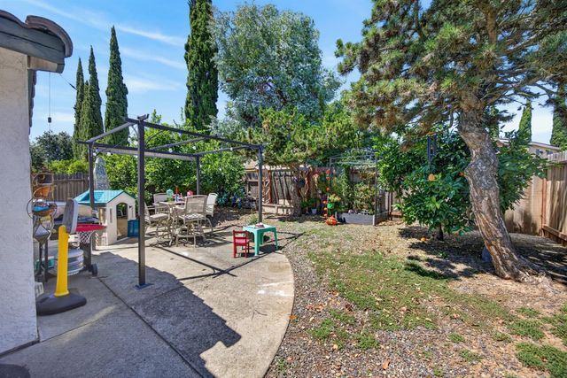 137 Majorca Cir, Sacramento, CA 95823