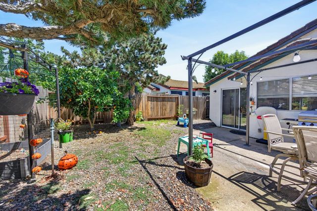 137 Majorca Cir, Sacramento, CA 95823