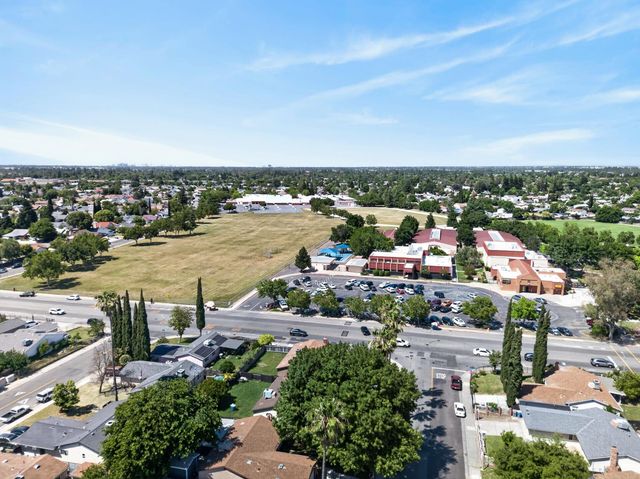 137 Majorca Cir, Sacramento, CA 95823