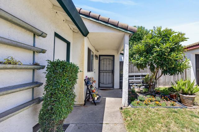 137 Majorca Cir, Sacramento, CA 95823