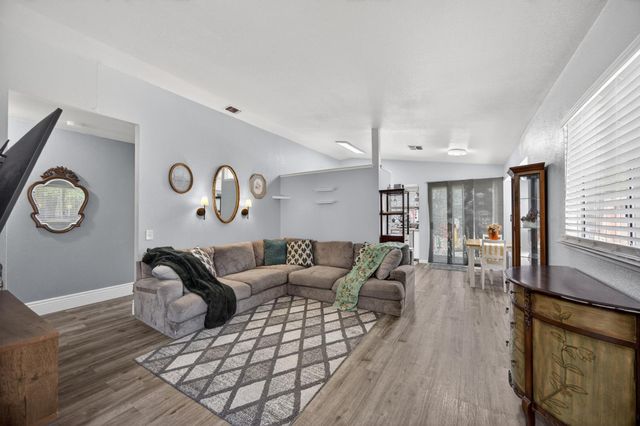 137 Majorca Cir, Sacramento, CA 95823