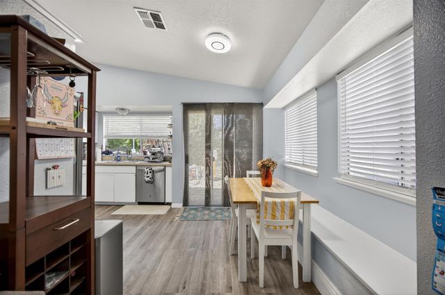 137 Majorca Cir, Sacramento, CA 95823