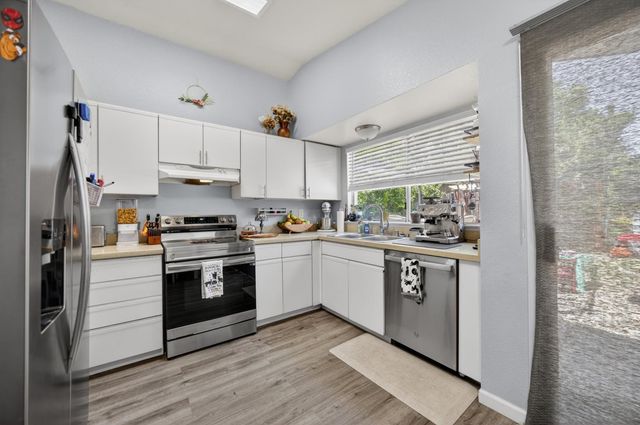137 Majorca Cir, Sacramento, CA 95823