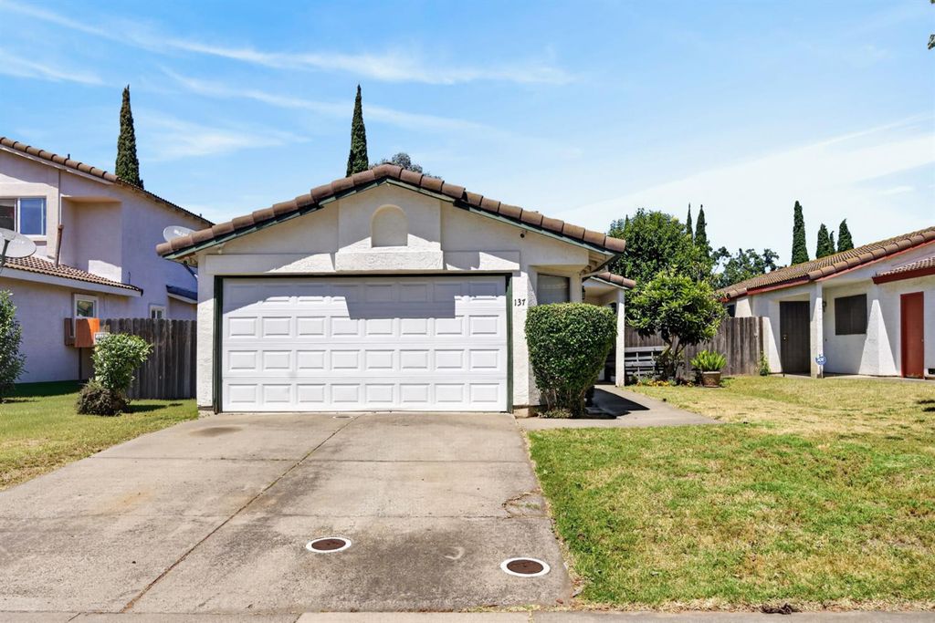 137 Majorca Cir, Sacramento, CA 95823