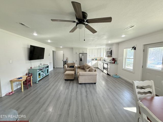 432 St Anthony Drive, Jamestown, TN 38556