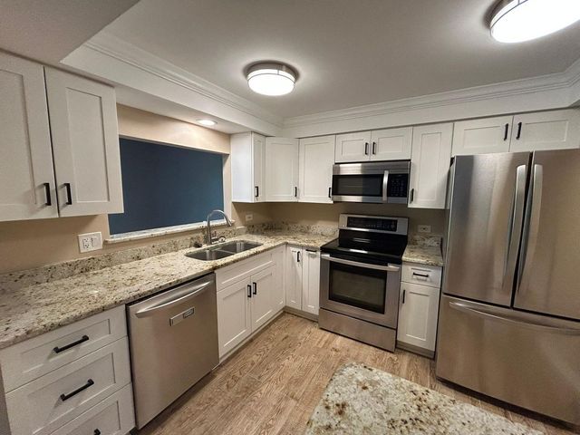 15137 Quail Hollow Drive 203, Orland Park, IL 60462