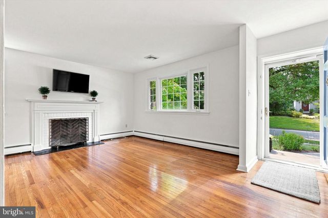 303 LANDSENDE RD, Devon, PA 19333