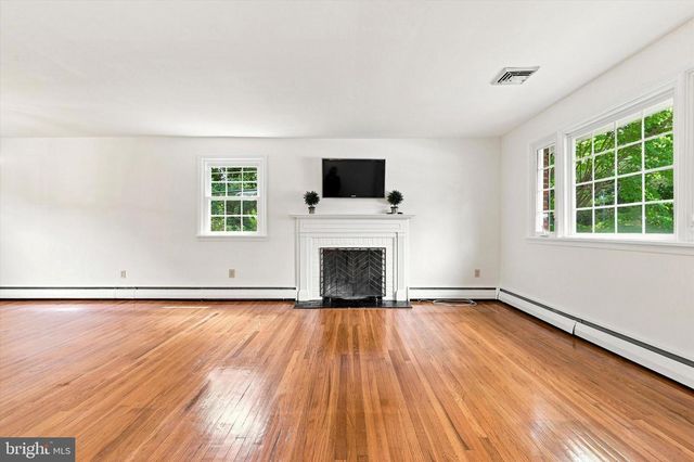 303 LANDSENDE RD, Devon, PA 19333