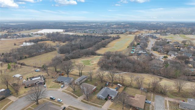 1604 N Atlanta Street, Owasso, OK 74055