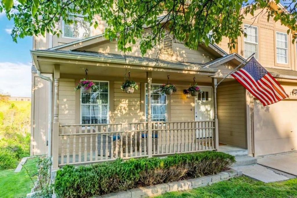 1637 S Whitney Drive, Independence, MO 64057 — exterior