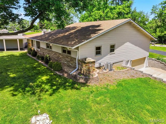 12125 Old Saint Charles Road, Bridgeton, MO 63044