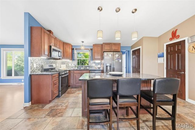 12125 Old Saint Charles Road, Bridgeton, MO 63044