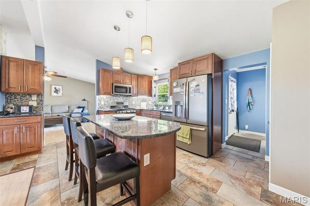 12125 Old Saint Charles Road, Bridgeton, MO 63044